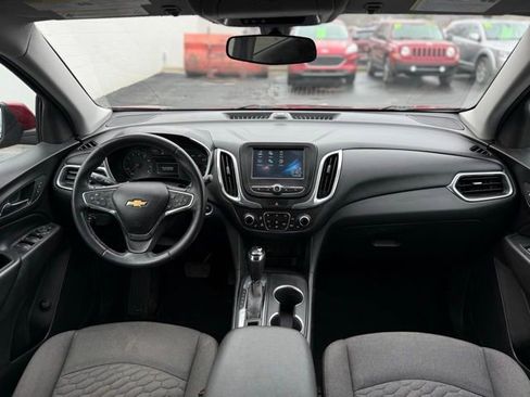Used 2018 Chevrolet Equinox LT image 2