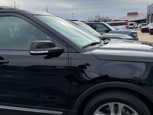 Used 2017 Ford Explorer XLT w/ Equipment Group 202A image 14