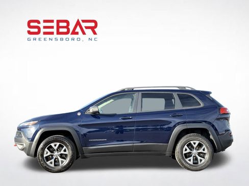Used 2016 Jeep Cherokee Trailhawk AWD/4WD image 11