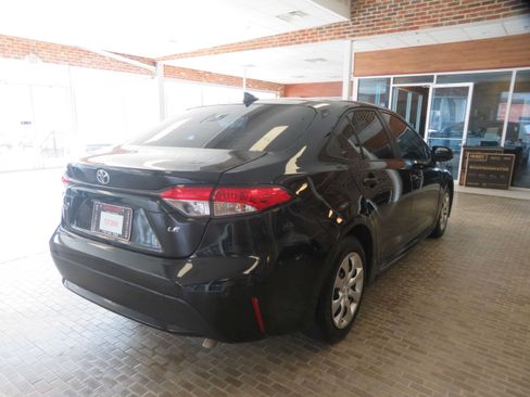 Used 2021 Toyota Corolla LE FWD image 57