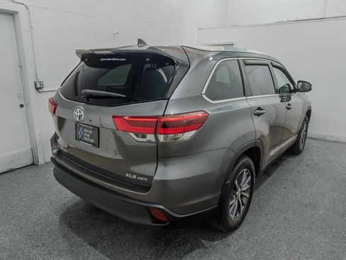 Used 2019 Toyota Highlander XLE AWD/4WD image 8