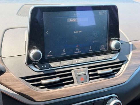 Used 2024 Nissan Altima 2.5 SV FWD image 29