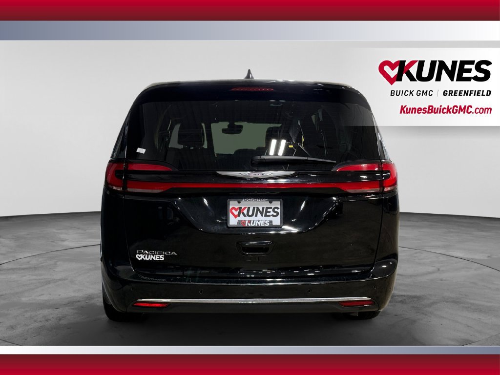 Used 2025 Chrysler Pacifica Select FWD image 9