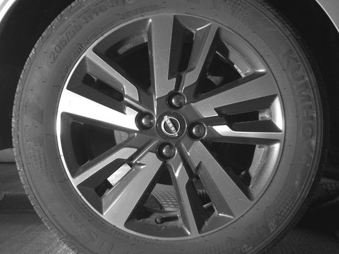 Used 2025 Nissan Versa SV image 15