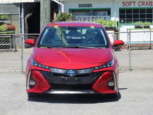 Used 2018 Toyota Prius Prime Advanced FWD image 2