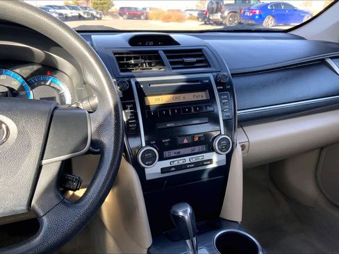 Used 2012 Toyota Camry LE image 5