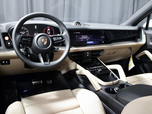 New 2026 Porsche Cayenne S image 4