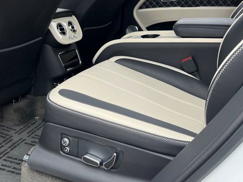 Used 2023 Bentley Bentayga Speed image 35