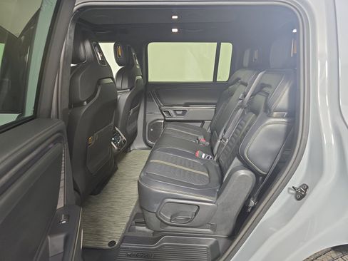 Used 2024 Rivian R1S Adventure AWD/4WD image 21