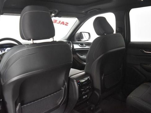 New 2025 Jeep Grand Cherokee L Laredo w/ Luxury Tech Group I image 18