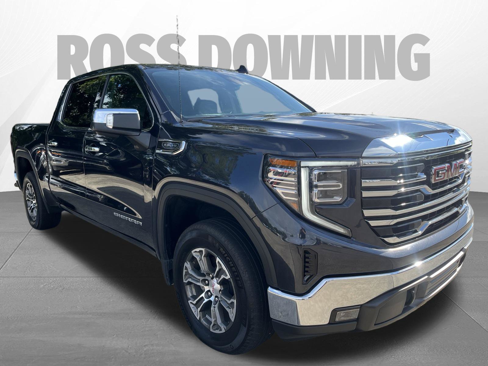 Used 2025 GMC Sierra 1500 SLT AWD/4WD image 3
