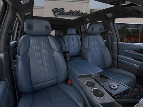 New 2025 Cadillac Escalade IQ Luxury 2 AWD/4WD image 16