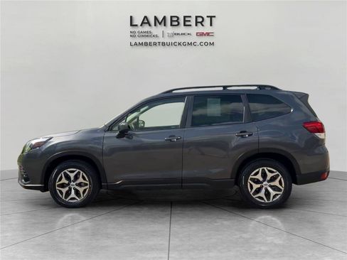 Used 2023 Subaru Forester Premium image 2