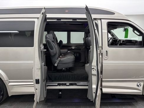 Used 2022 Chevrolet Express 2500 Extended w/ Enhanced Convenience Package RWD image 7