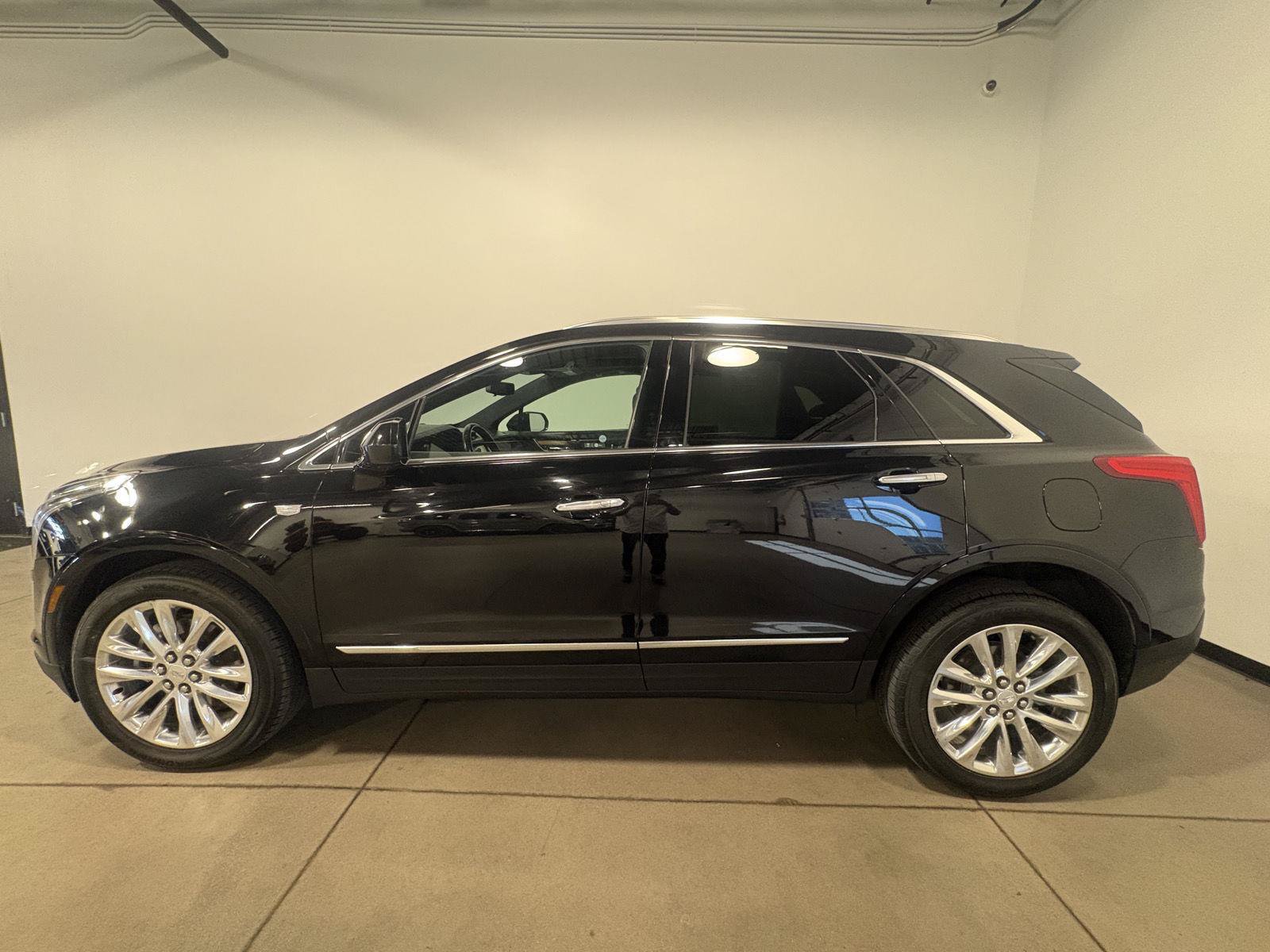 Used 2017 Cadillac XT5 Platinum AWD/4WD image 6