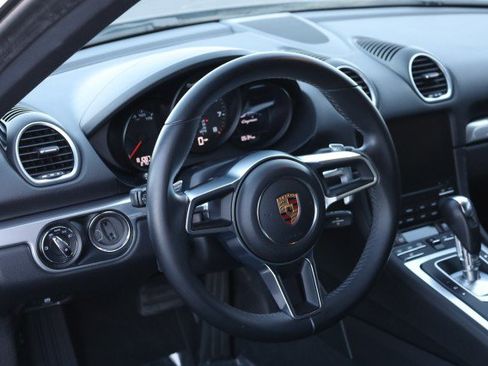 Used 2018 Porsche 718 Cayman RWD image 23