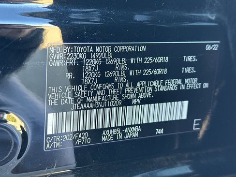 Used 2022 Toyota Venza LE image 56