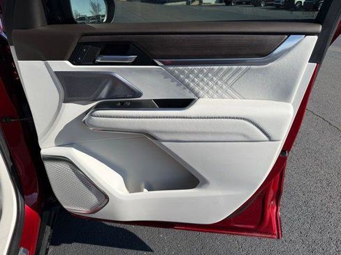 Used 2024 GMC Acadia Denali w/ Super Cruise Package image 31