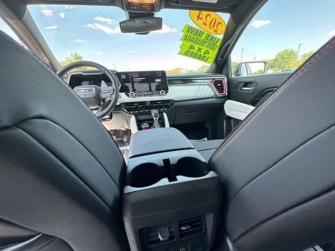 Used 2024 GMC Canyon AT4X image 18