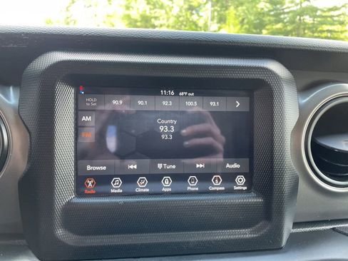 Used 2022 Jeep Gladiator Sport image 22