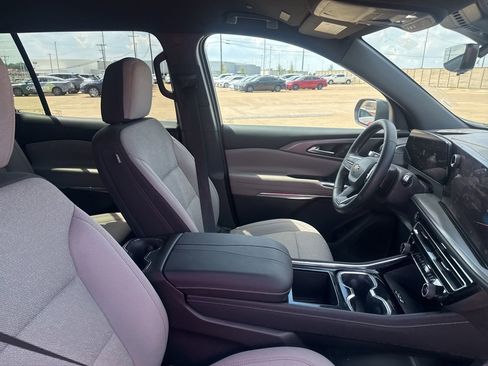 Used 2026 Chevrolet Traverse LT w/ Driver Confidence Package FWD image 30