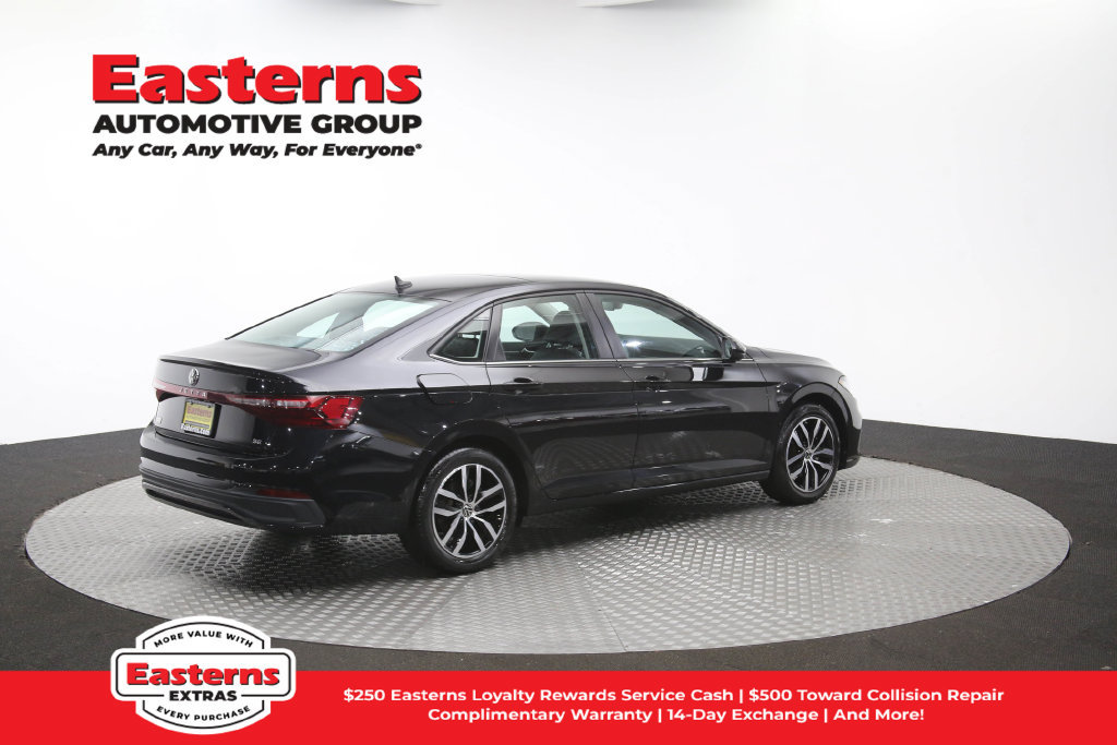 Used 2025 Volkswagen Jetta SE FWD image 42