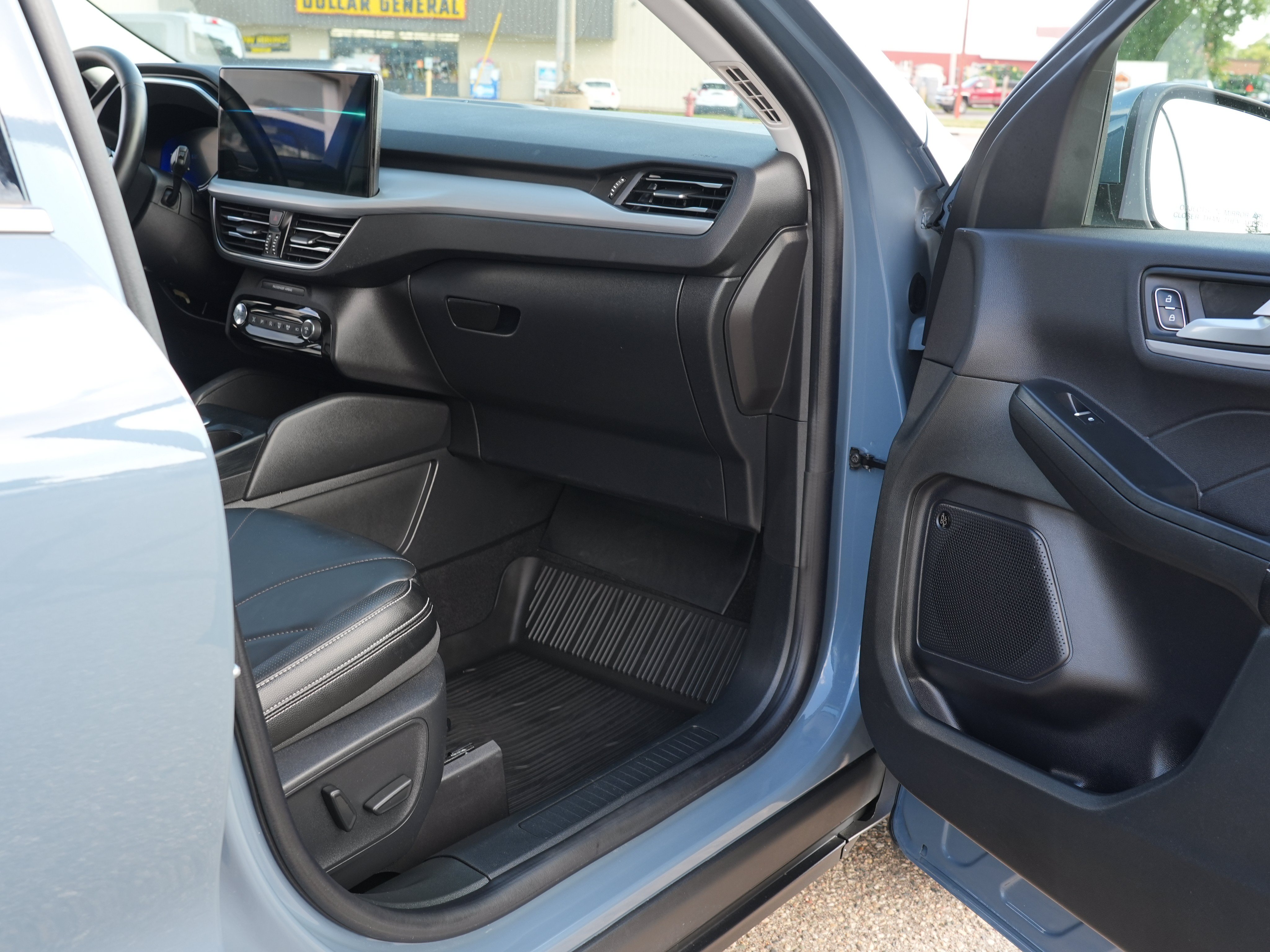 Used 2025 Ford Escape Platinum w/ Premium Technology Package AWD/4WD image 31