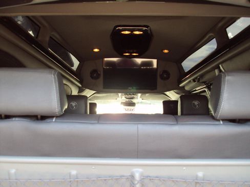 Used 2017 Chevrolet Express 2500 RWD image 11