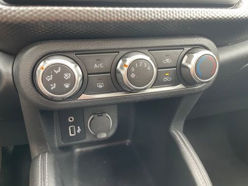 Used 2018 Nissan Kicks S FWD image 31