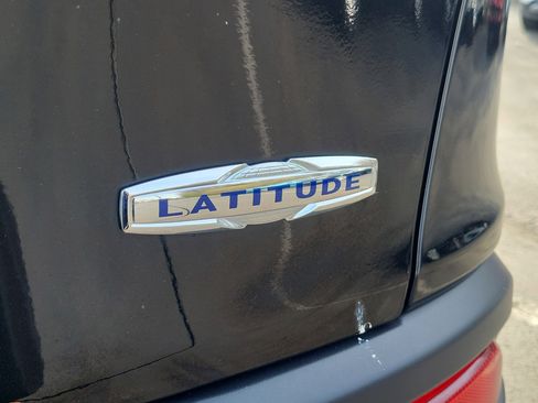 Used 2018 Jeep Cherokee Latitude Plus w/ Cold Weather Group image 6