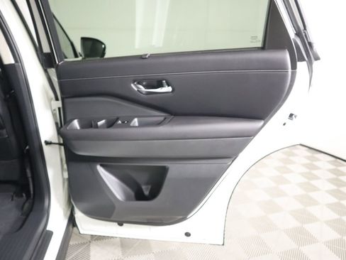 Used 2024 Nissan Pathfinder SL w/ Black Appearance Package image 27