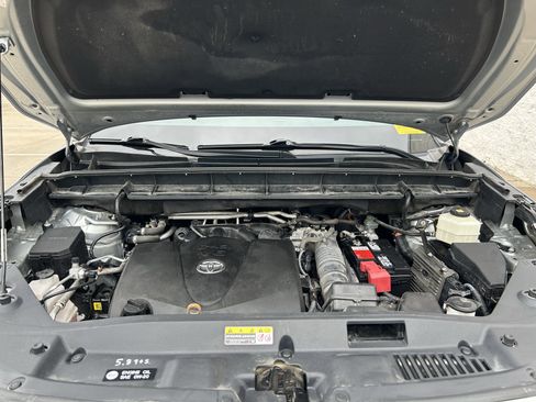 Used 2020 Toyota Highlander XLE AWD/4WD image 12