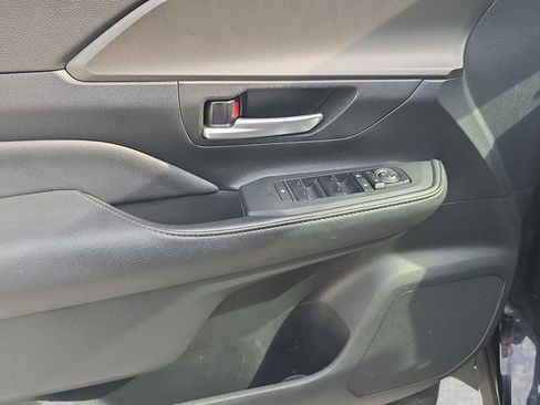 Used 2024 Toyota Grand Highlander XLE image 16