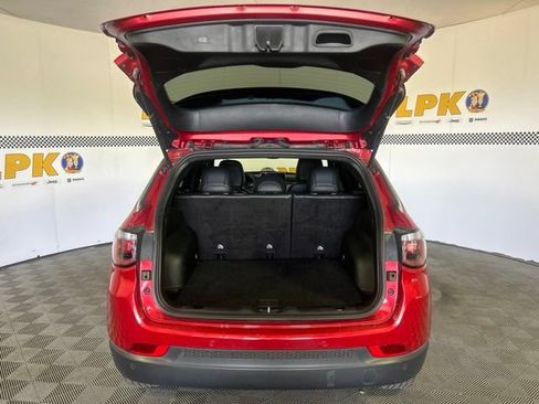 Used 2025 Jeep Compass Limited AWD/4WD image 5