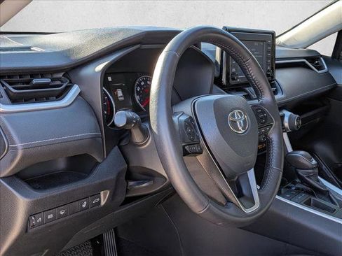 Used 2022 Toyota RAV4 XLE Premium FWD image 9