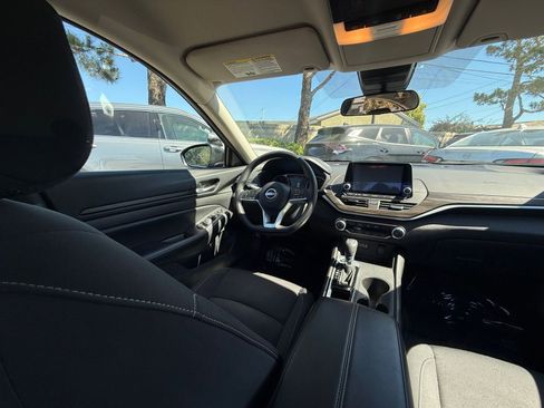 Used 2025 Nissan Altima 2.5 SV image 31