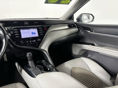 Used 2020 Toyota Camry SE image 40