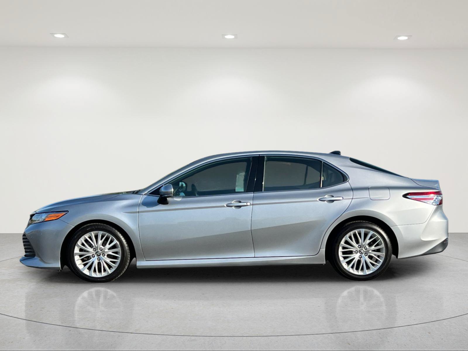 Used 2019 Toyota Camry XLE w/ Driver Assist Package FWD image 2