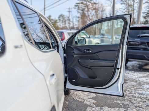 Used 2022 GMC Acadia SLT w/ LPO, Floor Liner Package image 47