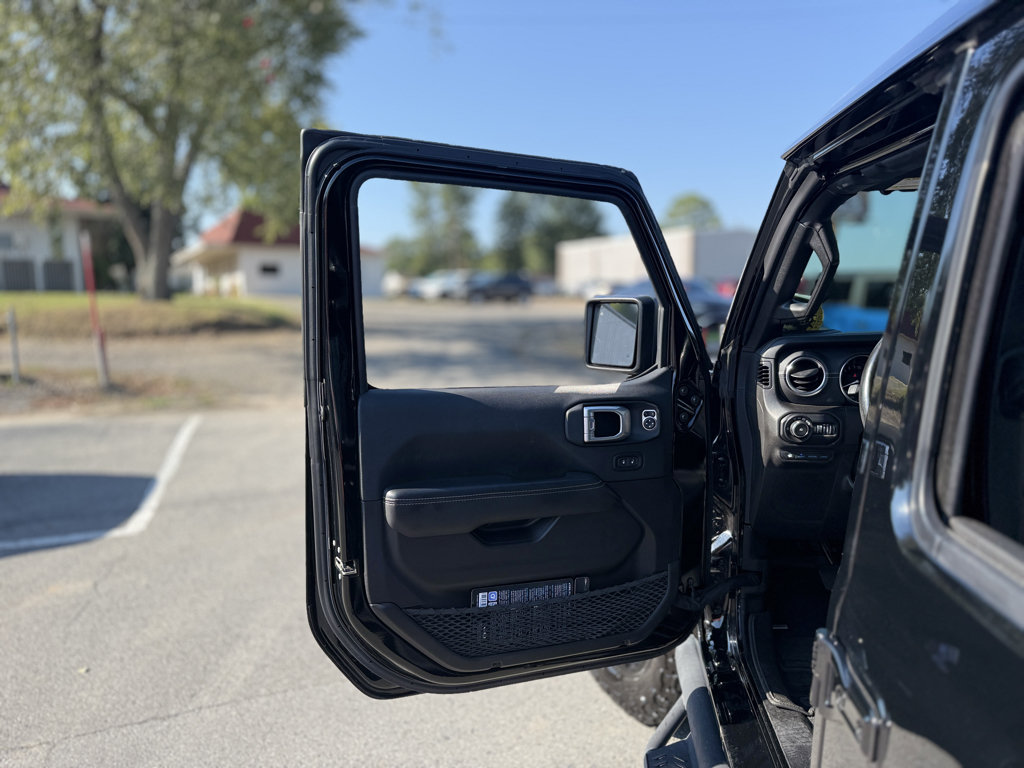 Used 2021 Jeep Wrangler Unlimited Sahara w/ Cold Weather Group AWD/4WD image 24