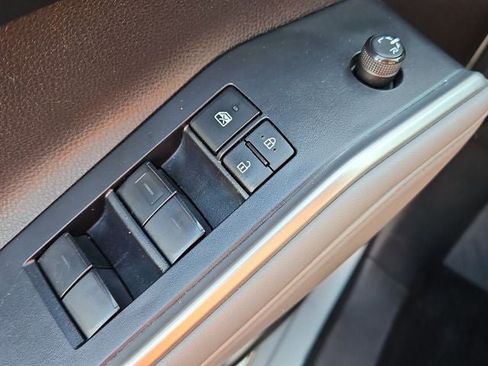 Used 2023 Toyota Highlander LE image 32