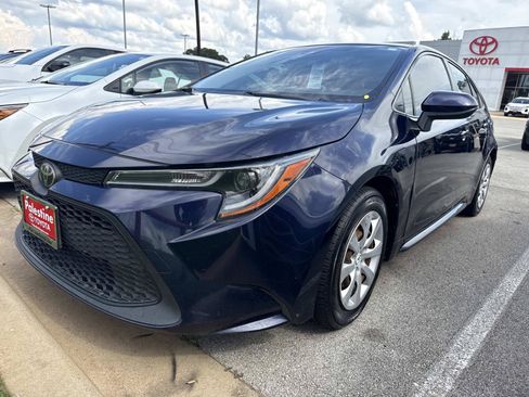 Used 2021 Toyota Corolla LE FWD image 2