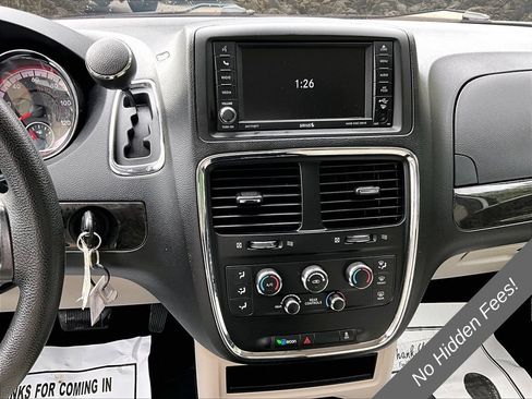 Used 2019 Dodge Grand Caravan SE w/ UConnect Hands-Free Group FWD image 6