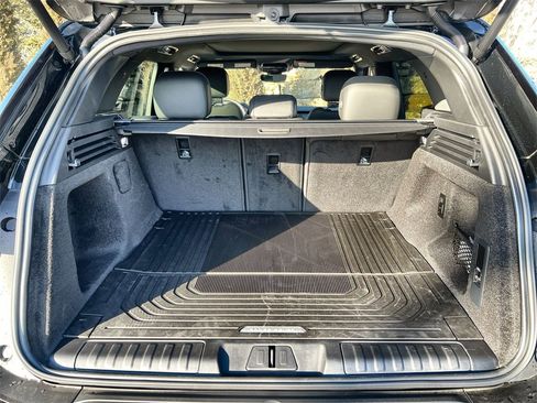 Used 2025 Land Rover Range Rover Sport image 18