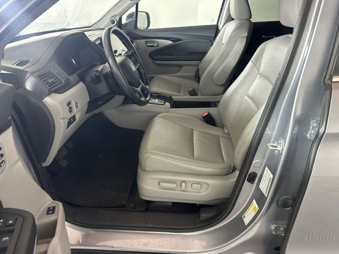 Used 2022 Honda Pilot Touring image 3