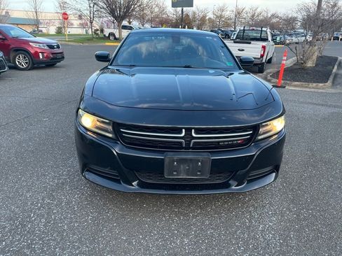 Used 2016 Dodge Charger SE w/ Power Sunroof Group image 2
