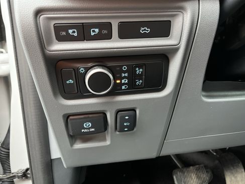 Used 2023 Ford F150 Lightning XLT AWD/4WD image 17