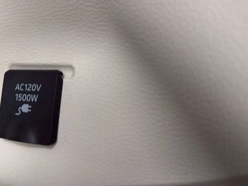 Used 2023 Toyota Sienna Limited AWD/4WD image 9