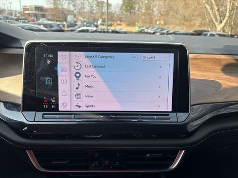 Used 2025 Volkswagen Atlas SE image 17