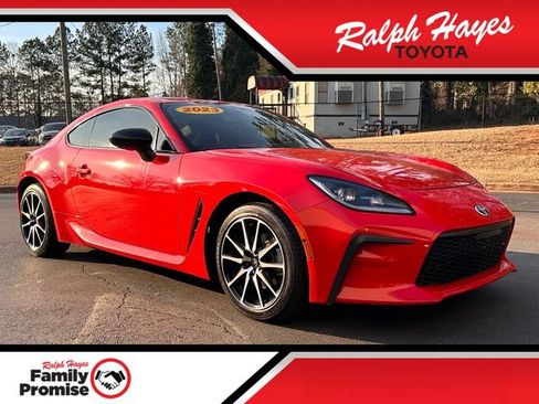 Used 2023 Toyota GR86 image 1